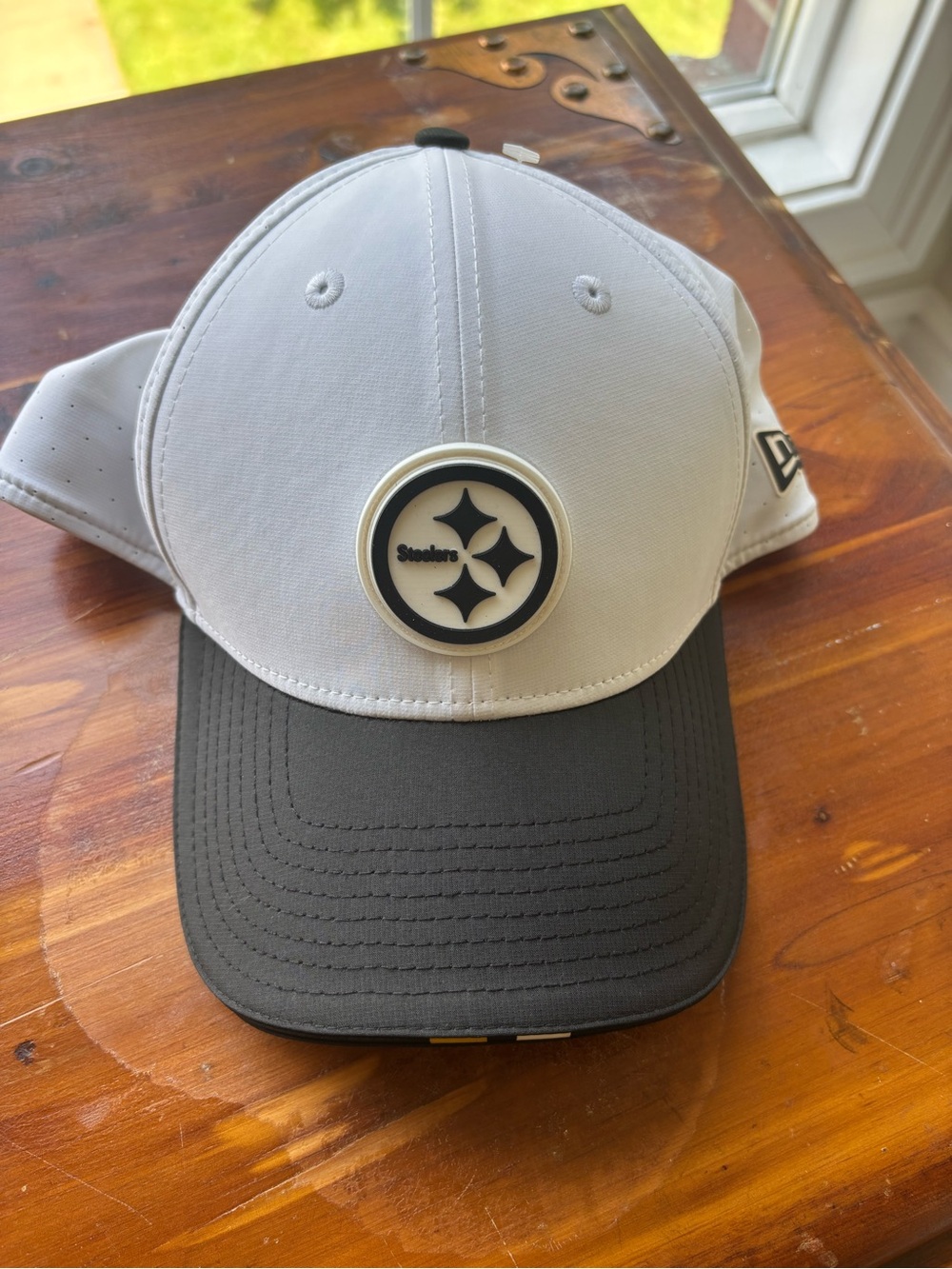 NEW ERA PITTSBURGH STEELERS MENS WHITE 2025 TRAINING CAMP 39THIRTY FLEX HAT